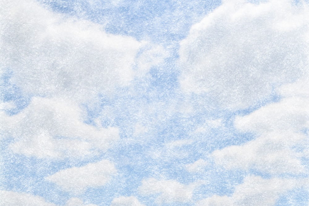 色鉛筆で空を描く方法を徹底解説！青空・夕焼け・雲の描き方をステップごとに紹介